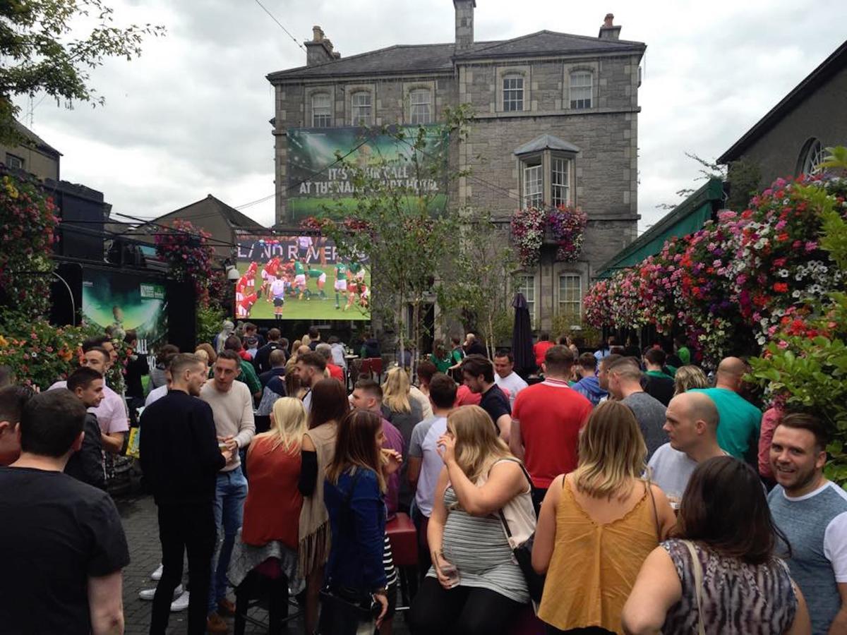 Naas Court Hotel Bagian luar foto